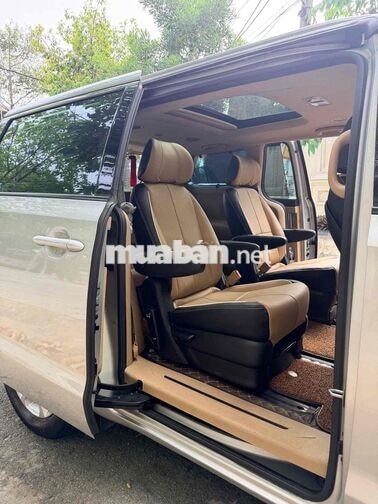 Kia Sedona 2016 bản full 7 chỗ màu bạc