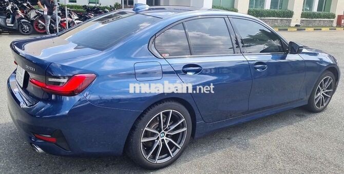 BMW 320i 5 chỗ Xăng Tự động Xanh