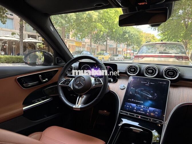 Mercedes-Benz C200 2023 Avantgarde V1 13000 km