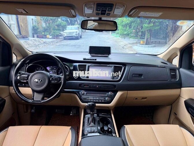 Kia Sedona 2016 bản full 7 chỗ màu bạc