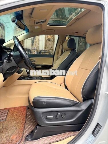 Kia Sedona 2016 bản full 7 chỗ màu bạc