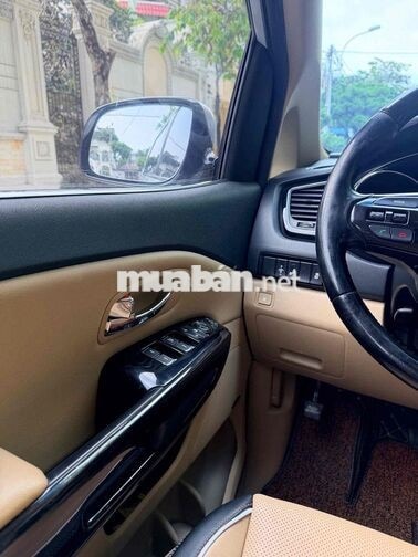 Kia Sedona 2016 bản full 7 chỗ màu bạc
