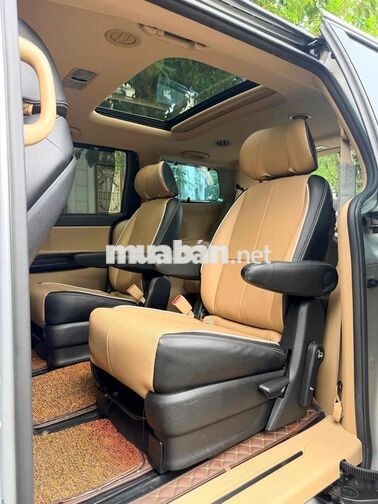 Kia Sedona 2016 bản full 7 chỗ màu bạc