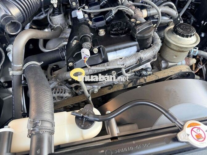 Toyota Innova 2.0E 7 chỗ Bạc Số sàn