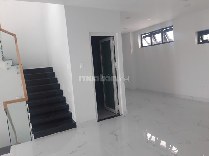 Cho thuê nhà làm văn phòng công ty, nhà sàn trống suốt