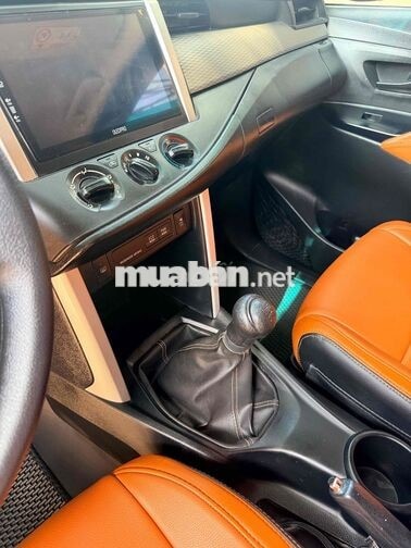 Toyota Innova 2.0E 7 chỗ Bạc Số sàn