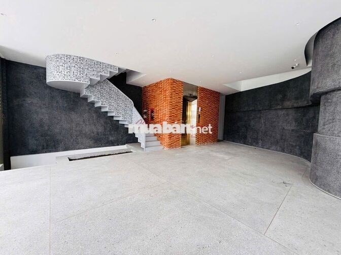 Hàng khủng giá mềm HXH Lý Thường Kiệt! 570m², 6 tầng + hầm, giá chỉ 9x