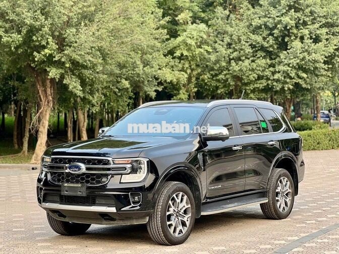 Ford Everest 2025 Titanium 4x2 7000km Đen