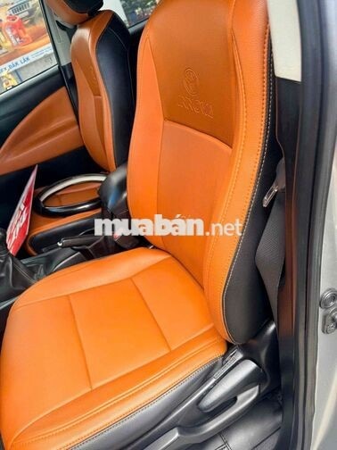 Toyota Innova 2.0E 7 chỗ Bạc Số sàn