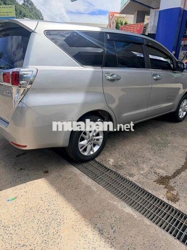 Toyota Innova 2.0E 7 chỗ Bạc Số sàn