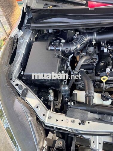 Toyota Innova 2.0E 7 chỗ Bạc Số sàn