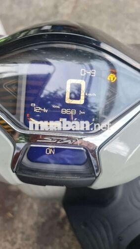 Honda SH 160 2023 màu xám xi măng như xe thùng