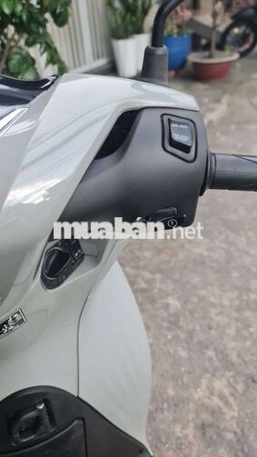 Honda SH 160 2023 màu xám xi măng như xe thùng
