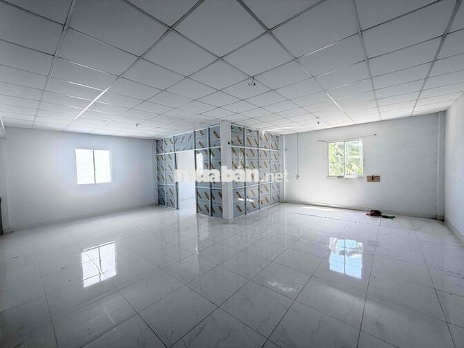 CHO THUÊ NHÀ XƯỞNG 300m2 GẦN CHỢ ĐẦU MỐI - GÁC ĐÚC CÓ PHÒNG ĐIỆN 3PHA