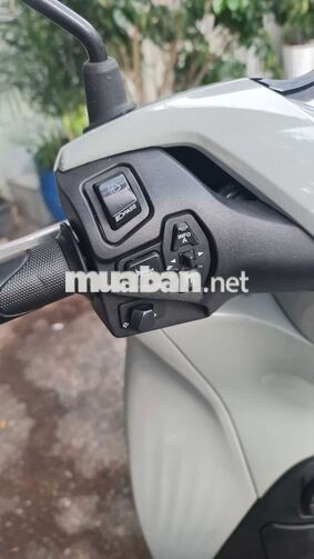 Honda SH 160 2023 màu xám xi măng như xe thùng