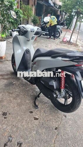 Honda SH 160 2023 màu xám xi măng như xe thùng