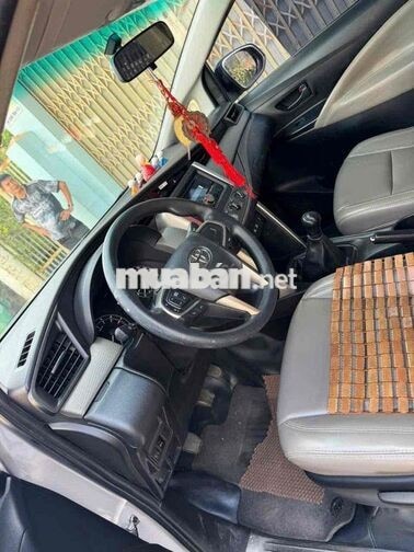 TOYOTA INNOVA 2018 2.0E BẠC