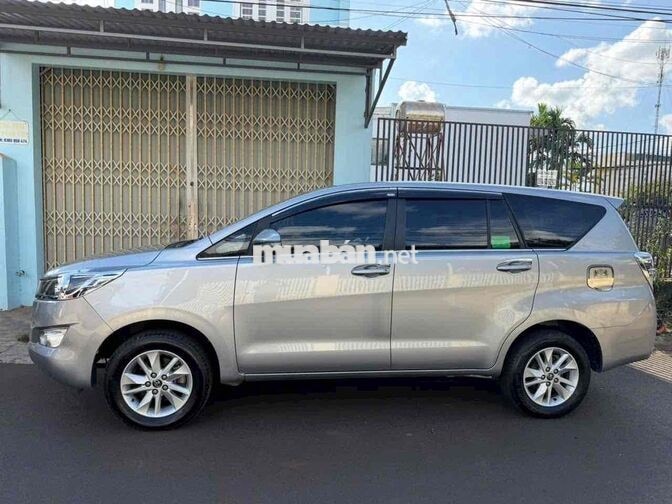 TOYOTA INNOVA 2018 2.0E BẠC