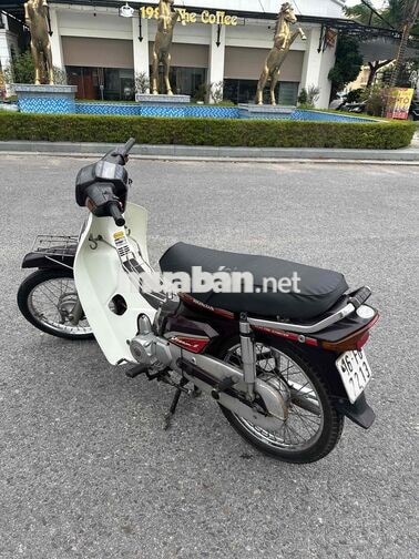 Honda Dream Thái màu nho Thái Lan