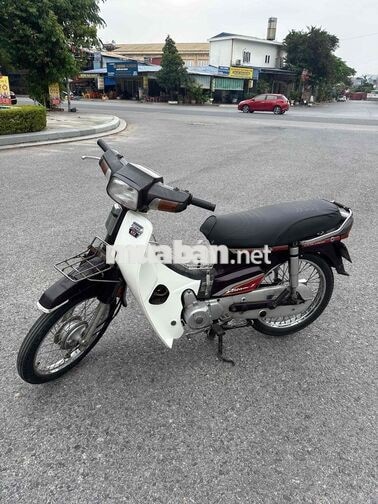 Honda Dream Thái màu nho Thái Lan