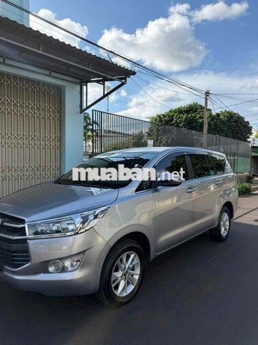 TOYOTA INNOVA 2018 2.0E BẠC