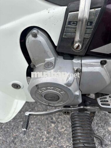 Honda Dream Thái màu nho Thái Lan