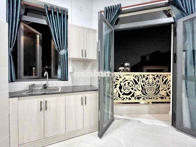 Trống 1 Phòng Bancol, Chủ Tính Điện, Nước - Ngay Mã Lò, Lê Văn Quoiws