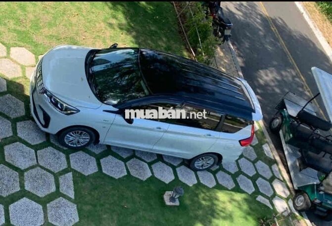 Suzuki Ertiga 7 chỗ Xăng 1.5MT trắng