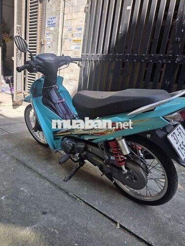 Nhà đi xe Sirius 2019 màu xanh ngọc đag chạy