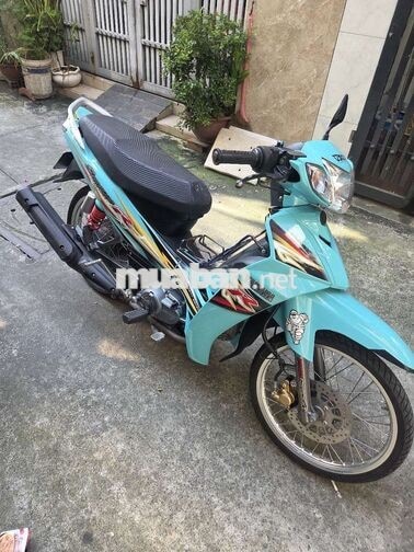 Nhà đi xe Sirius 2019 màu xanh ngọc đag chạy