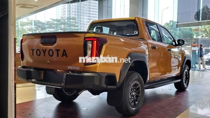 Toyota Hilux 2026 Pro 2.8L Vàng