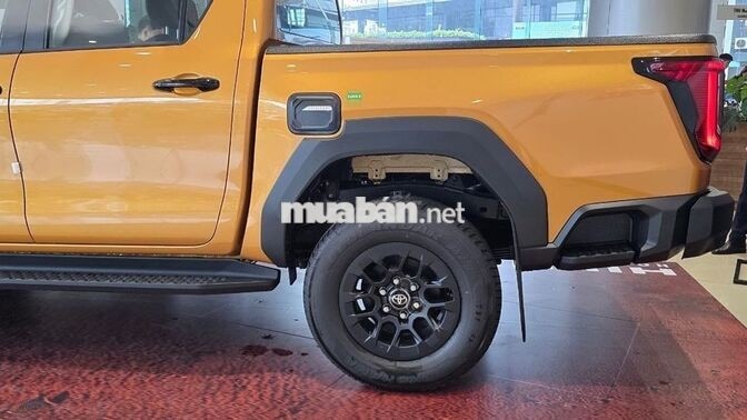 Toyota Hilux 2026 Pro 2.8L Vàng