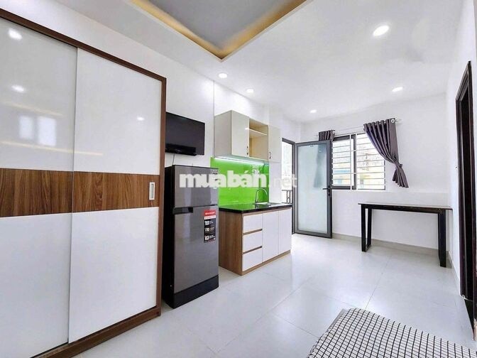 Studio ban công xinh xắn, thang máy thuận tiện tại Tô Hiến Thành