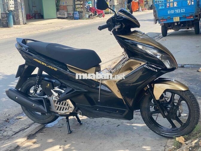 Honda Air Blade Đen Vàng. ZIN CHẤT. CO GÓP. BS 59