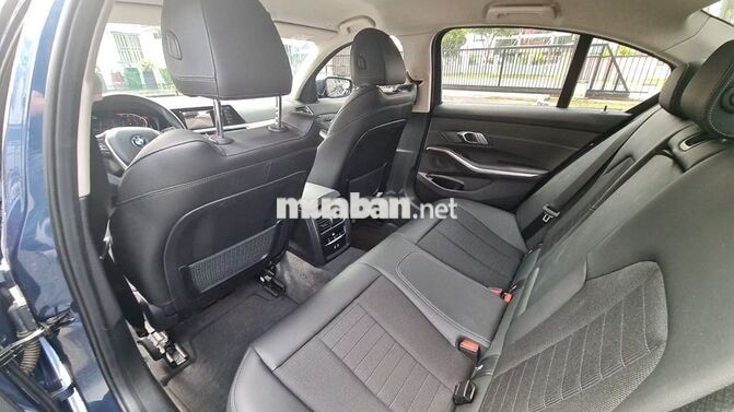 BMW 320i 5 chỗ Tự động Xanh