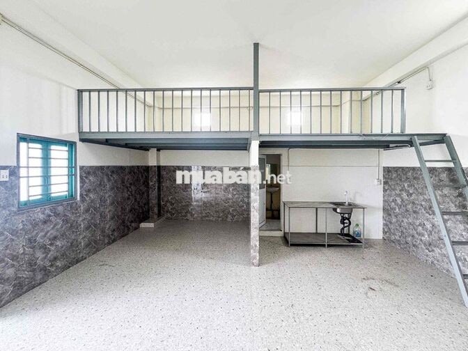 CHO THUÊ PHÒNG GÁC BAN CÔNG 50M2 GẦN NGÃ TƯ 4 XÃ VHU HUIT HOÀ BÌNH