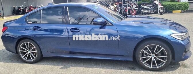 BMW 320i 5 chỗ Tự động Xanh