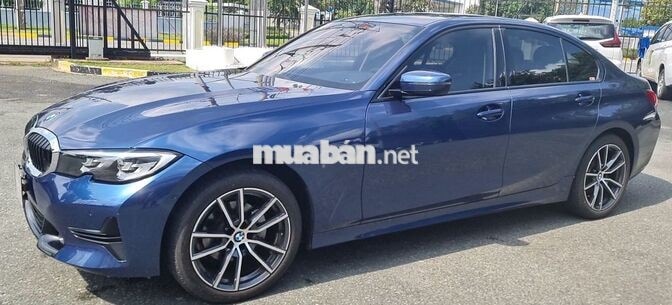 BMW 320i 5 chỗ Tự động Xanh