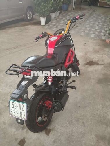 Xe máy mini Honda màu Đỏ đen