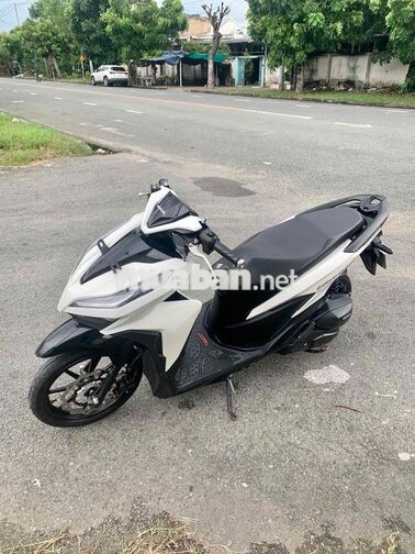 Honda Vario 125 màu trắng đen