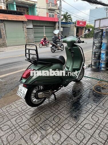 Piaggio Vespa Sprint 125cc iGet ABS xanh rêu