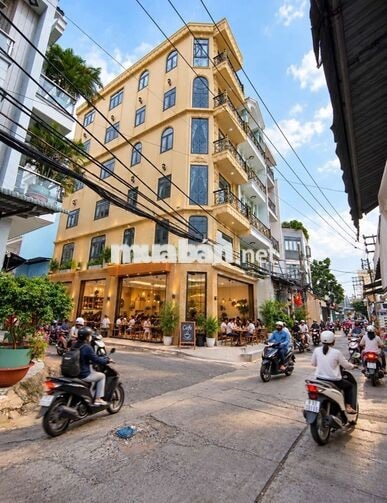 Tòa nhà Góc 2 mặt tiền 4 lầu, có thang máy