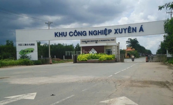 Bán lô đất mặt tiền DT 90m2,full thổ cư,SHR,cách KCN Xuyên Á200M