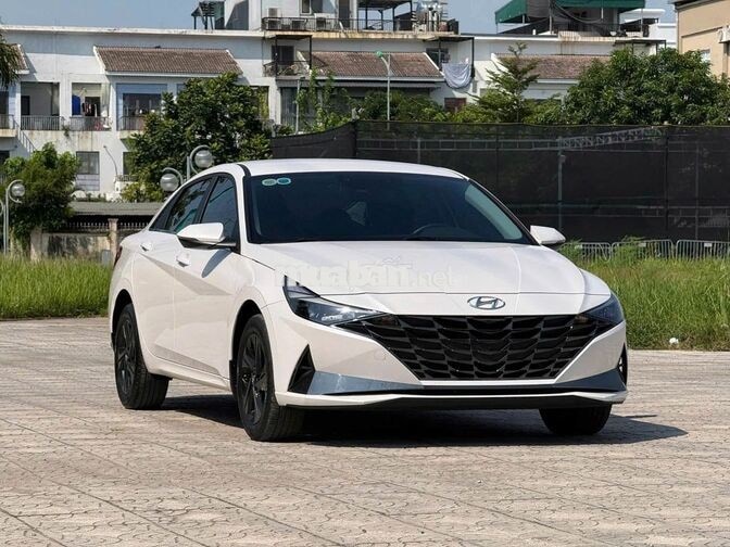 Hyundai Elantra 2024 Đặc biệt 33.000 km trắng
