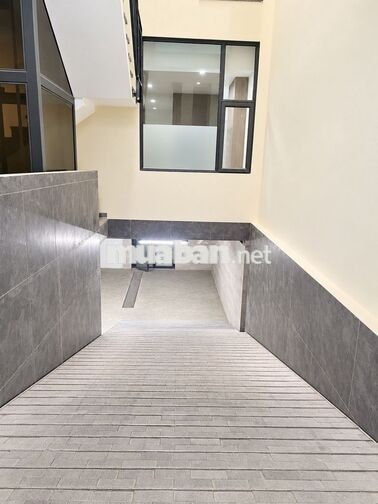 Cho thuê mặt bằng 200m2 tầng 2 Xuân La, hầm xe, giá 30 triệu/tháng