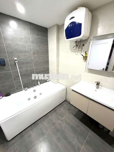 Nhà 4 phòng ngủ sổ hồng riêng ngay trung tâm nhà bè gần phú mỹ hưng