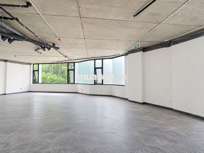 Cho thuê mặt bằng 200m2 tầng 2 Xuân La, hầm xe, giá 30 triệu/tháng