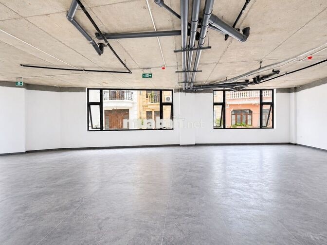 Cho thuê mặt bằng 200m2 tầng 2 Xuân La, hầm xe, giá 30 triệu/tháng