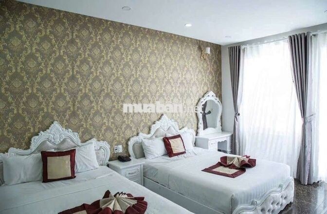 Cho thuê khách sạn 33 phòng ngay Khu Hòa Bình view Hồ Xuân Hương 