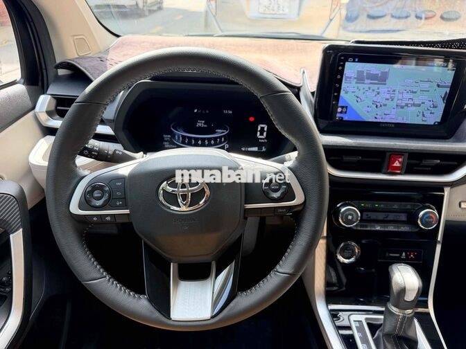 Toyota Veloz Cross 2023 7 chỗ Tự động Đen